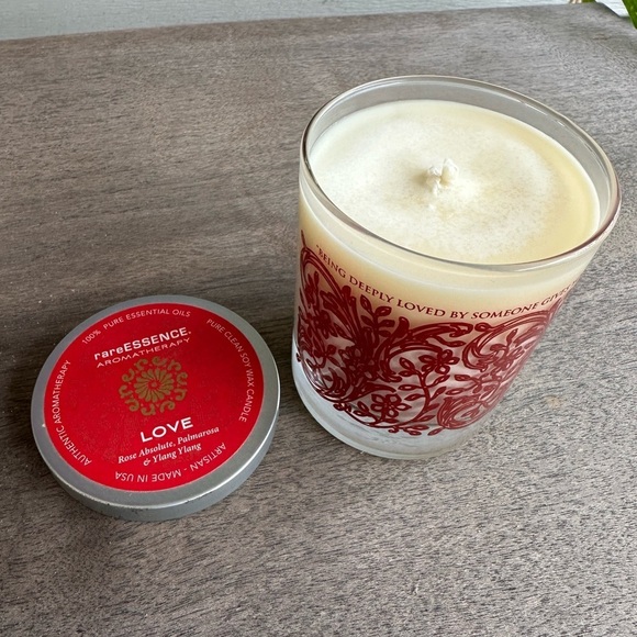 rareESSENCE Love Aromatherapy Spa Candle - Picture 3 of 6